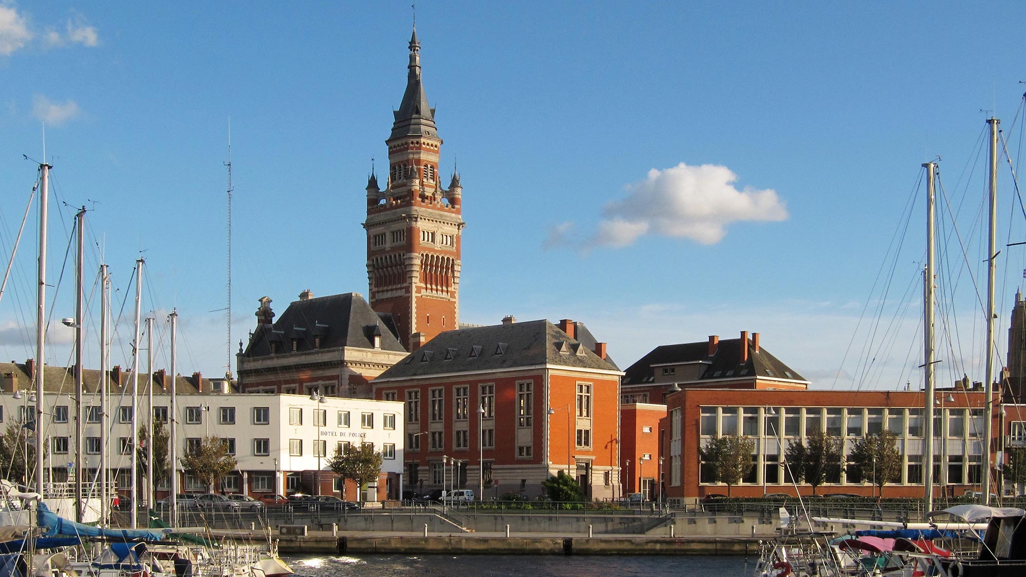 Dunkirk city hall (view over the port)
